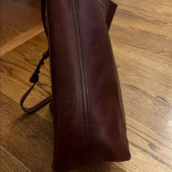 Madewell Medium transporter Tote in Burgundy - Picture 7 of 14